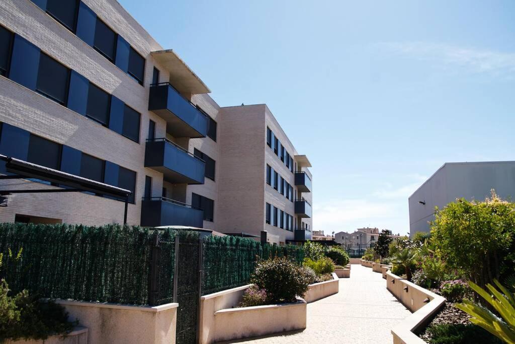Apartamento Diseno A Cien Metros Del Mar. Torredembarra Bagian luar foto